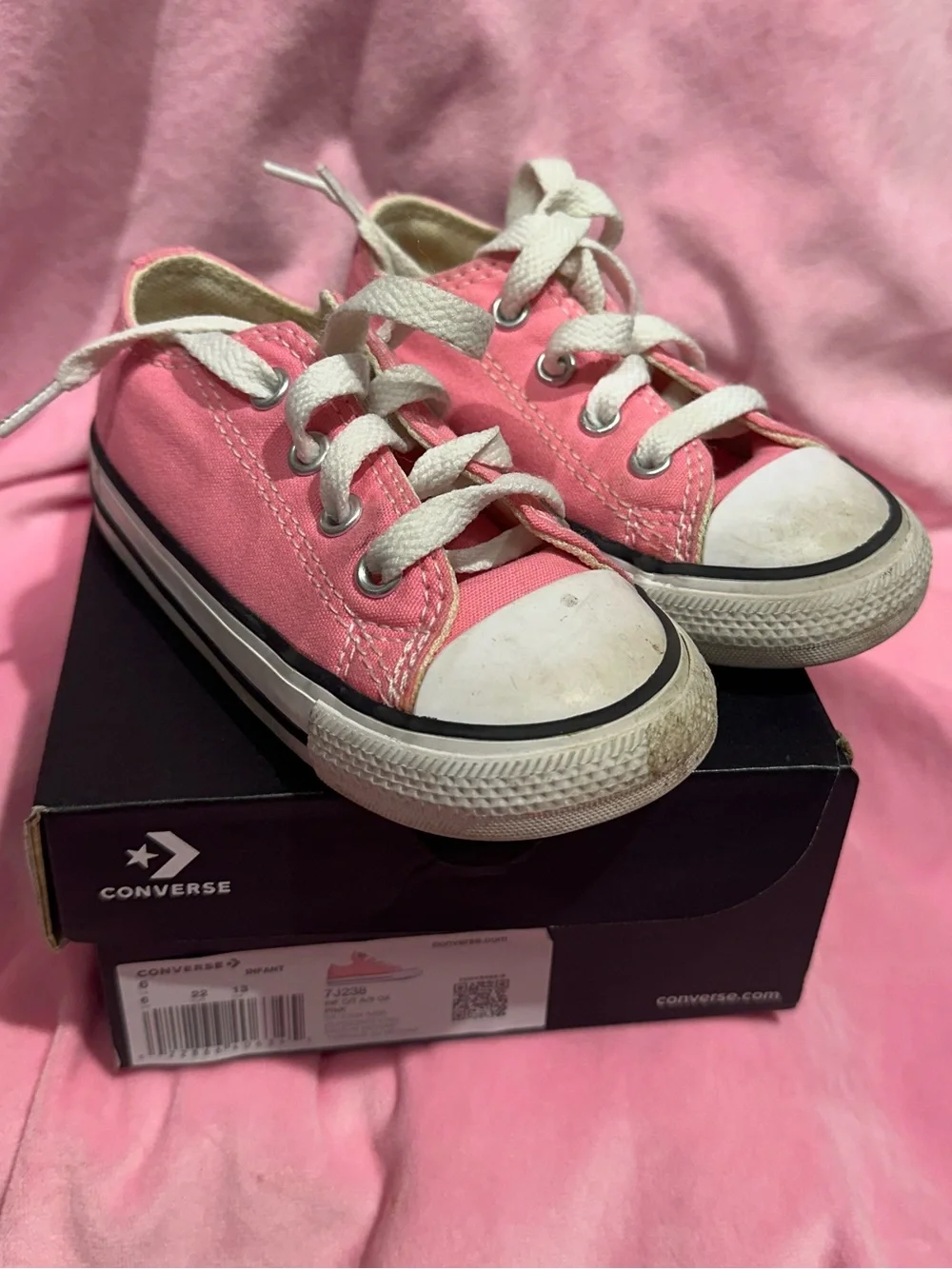 Converse bright pink